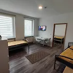 Schoene 4 Raum, 4 - 8 Bett In Schönebeck