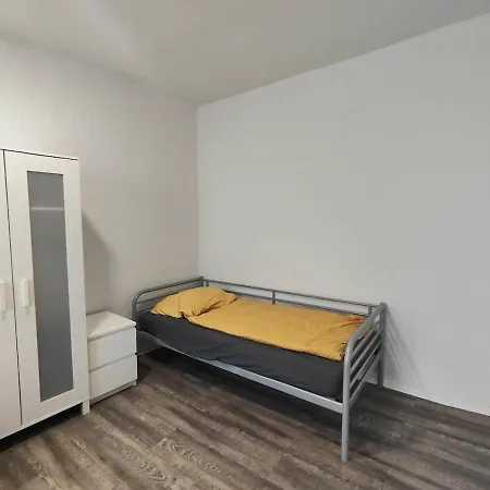 Schoene 4 Raum, 4 - 8 Bett In *